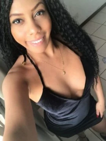 Allyce Gomes — 1 / 9