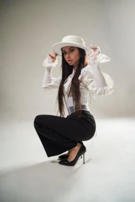 Arina — 7 / 9
