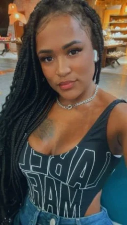 Gabriela Mello — 4 / 5