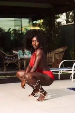 Leona Castanhari — 7 / 8