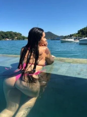 Lari Albuquerque — 5 / 9