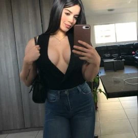 Danielle — 2 / 6