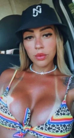 Clara Alves — 4 / 5