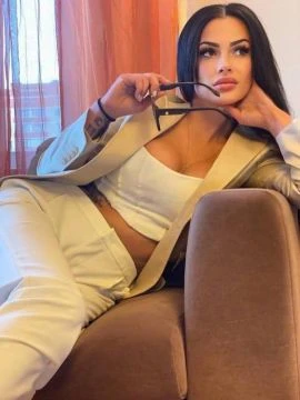 Olivia — 7 / 9