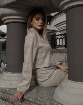 Veronika — 4 / 5