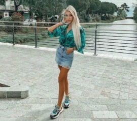 Female Escort — 2 / 4