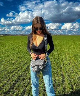 Yana — 7 / 8