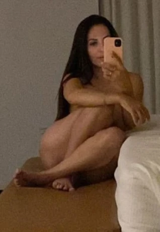 Ísis Cavalcante — 1 / 9