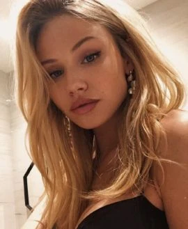 Karolina — 3 / 6