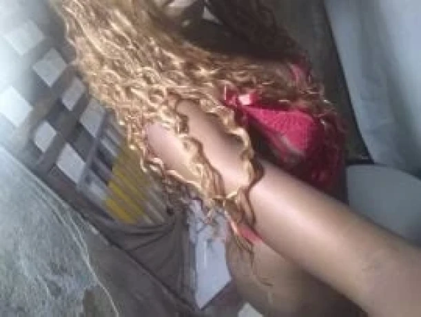 Luna Santos — 2 / 9