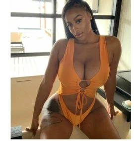 Female Escort — 4 / 5