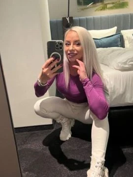 Juliaxxhu — 3 / 9