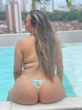 Luna Alves — 4 / 5