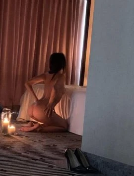 Chloe — 2 / 9