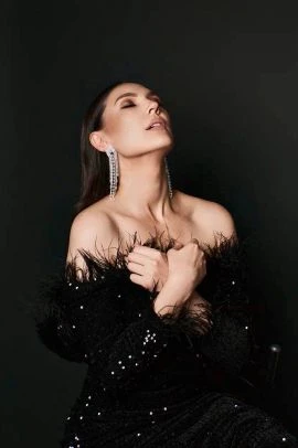 Simona — 7 / 9