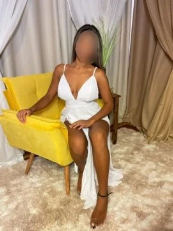 Bruna Menezes — 4 / 5