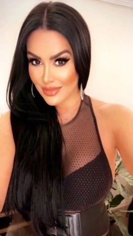 Ellen — 8 / 9