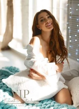 Christina — 3 / 4