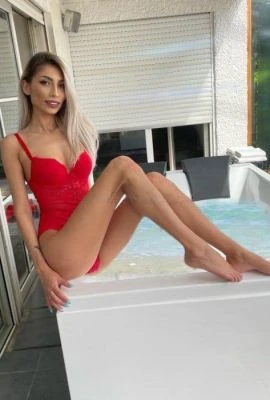 Anna Anastasia — 3 / 6