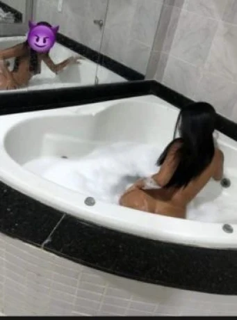 Letícia Mel — 4 / 5