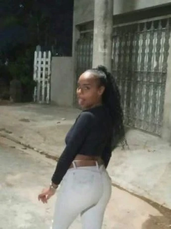 Akezya Manuella — 2 / 4