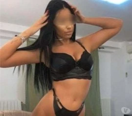 Female Escort — 3 / 5