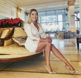 Classy Real Lady — 4 / 5