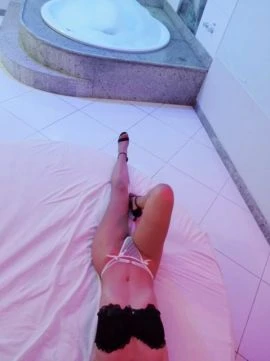 Brenda Almeida — 3 / 5