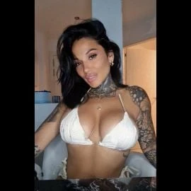 Lara — 3 / 9