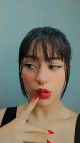 Laryssa Bitencourt — 1 / 5