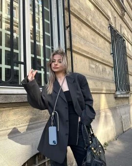 Vitunia, Escort, Paris