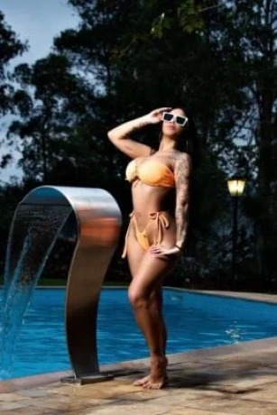 Cristal Mendes — 8 / 9