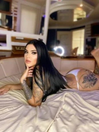 Laís Medeiros — 4 / 5