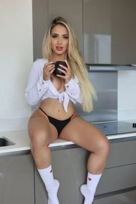 Bella Cloe — 6 / 9