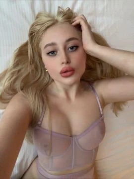 Nicolette — 2 / 9