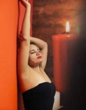 Jujú Mello — 7 / 9