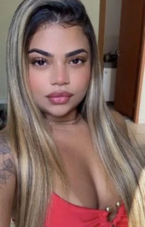 Amanda Salles — 3 / 4