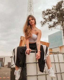 Esmee — 8 / 9