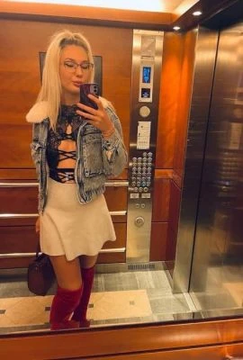 Larisa, Escort, London