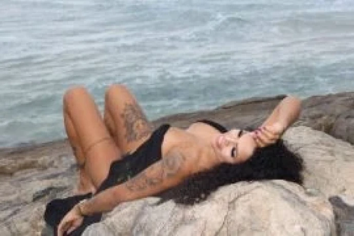 Nicole Castro — 4 / 9