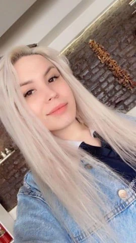 Elena — 3 / 4