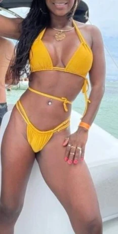 Camila Novaes — 3 / 5