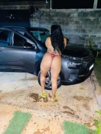 Larissa Vic — 2 / 6