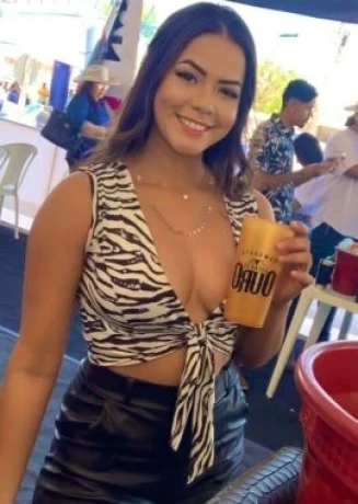 Alicia Alves — 4 / 5