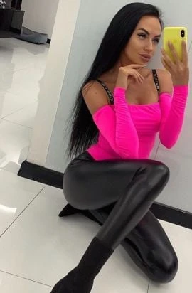 Olivia — 4 / 5