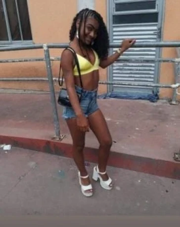 Gaby Escobar — 2 / 4