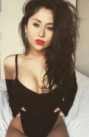 Brunette Sexy — 1 / 5