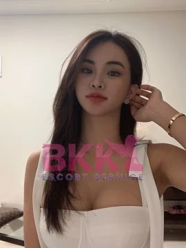 Jenny — 7 / 8