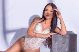 Bia Alvez — 4 / 5