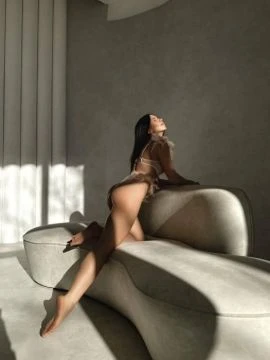 Lena — 2 / 5